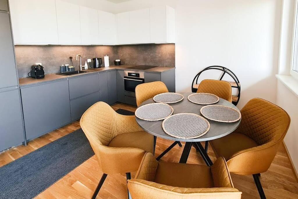 Lake View Suite Morbisch am See Bagian luar foto