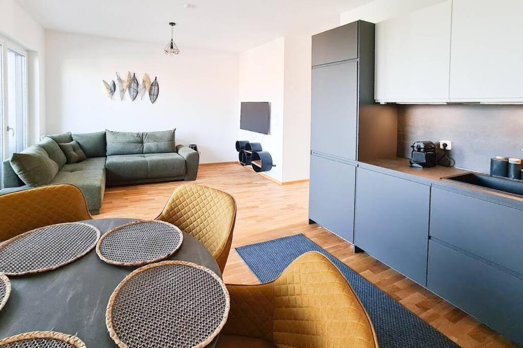 Lake View Suite Morbisch am See Bagian luar foto