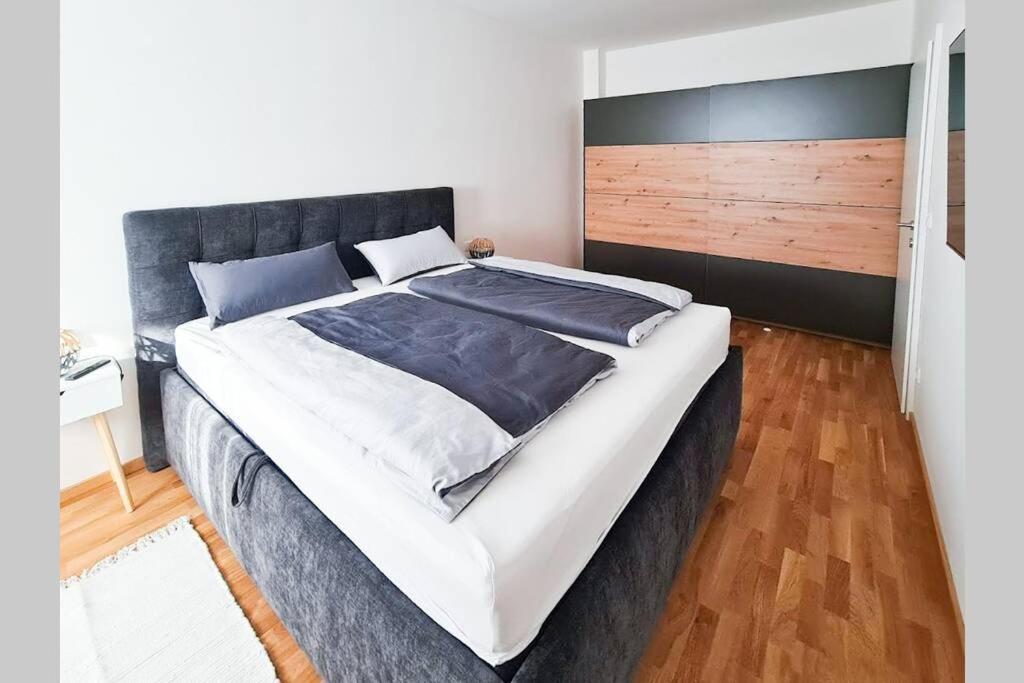 Lake View Suite Morbisch am See Bagian luar foto